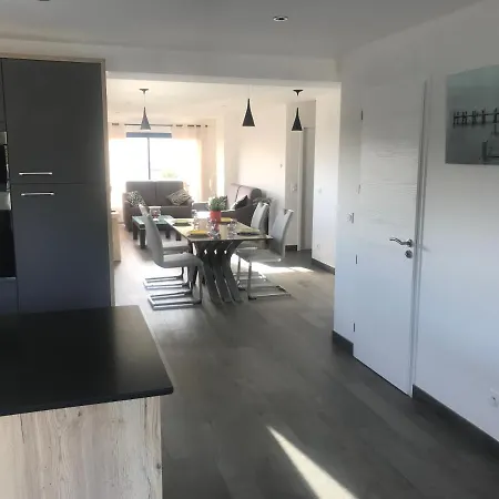 Aux Gres Des Vagues *